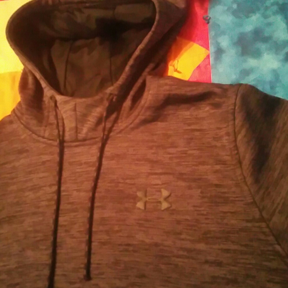 UA hoodie medium